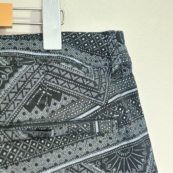 3/$10⚡️American Eagle Black & White Patterned Midi Length Shorts 5” Inseam - Picture 12 of 14